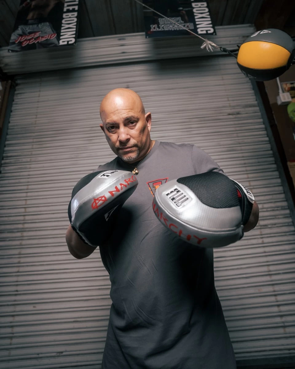 TITLE Boxing Aerovent Anarchy Punch Mitts 4 TITLE Boxing Aerovent Anarchy Punch Mitts - Image 2