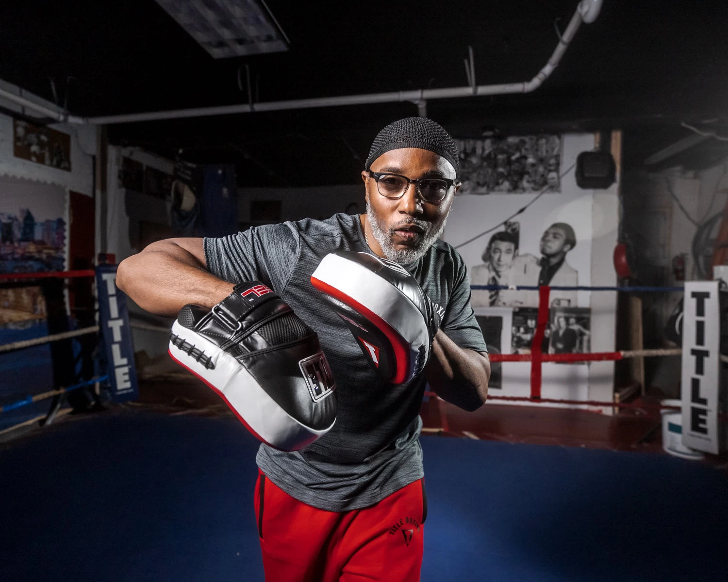 TITLE Boxing Gel Blockade Punch Mitts 6 TITLE Boxing Gel Blockade Punch Mitts - Image 4