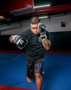 TITLE Boxing Invade Wrist Wrap Heavy Bag Gloves 2.0 13 TITLE Boxing Invade Wrist Wrap Heavy Bag Gloves 2.0 -Boxing Shop iwhbg2 bk 1 1